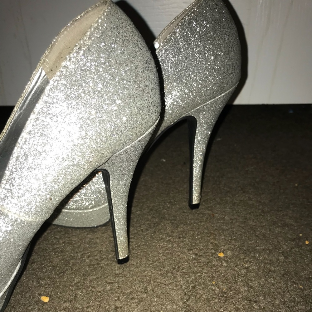 Sparkly silver heals